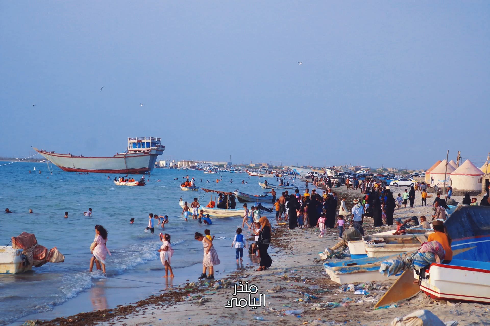 في ظل الأمن والتنمية.. المخا تتحول إلى قبلة سياحية في الأعياد (صور)