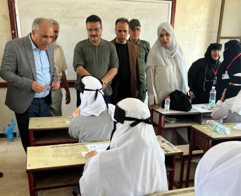 وزير التربية يطلع على سير الاختبارات الوزارية في مدارس عدن