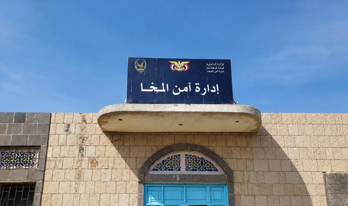 ضبط متهم بقتل شقيقه في المخا بسبب نزاع عائلي