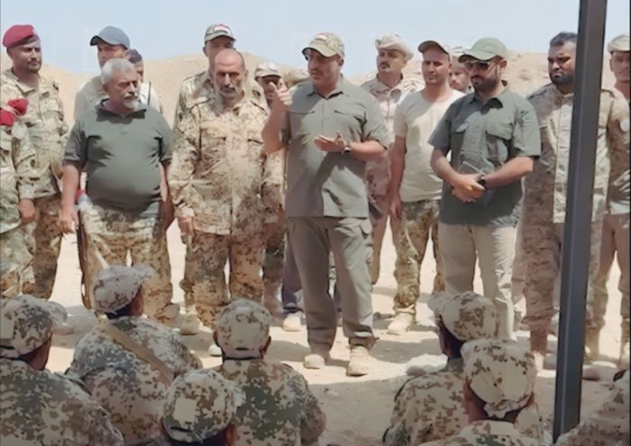 طارق صالح يتفقد ميادين التدريب في الساحل الغربي: النصر يبدأ من هنا