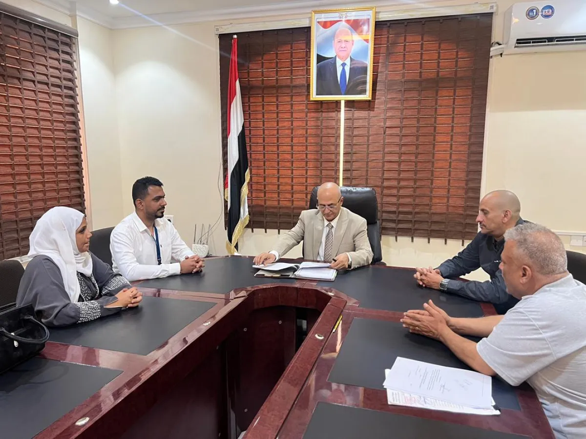 وزير المياه يوقع اتفاقية لتنفيذ أربعة مشاريع مياه في المخا والوازعية بمحافظة تعز
