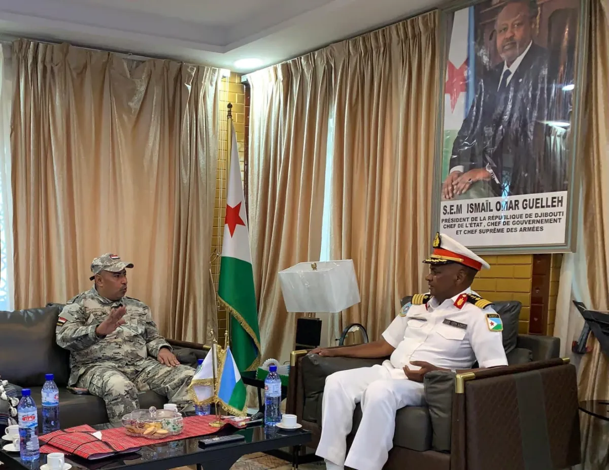 خفر السواحل اليمني والجيبوتي يبحثان تعزيز التعاون في البحر الأحمر وباب المندب