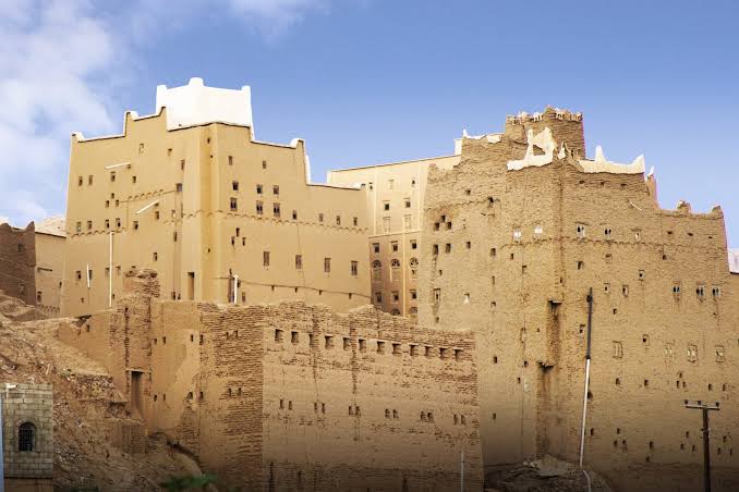مواجهات مسلحة بين قبيلتين في شبوة تثير الذعر بين السكان