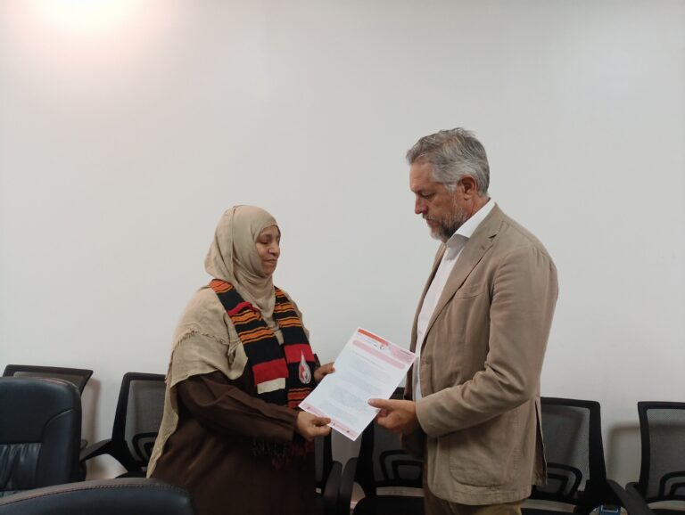 رابطة الأمهات تسلّم الاتحاد الأوروبي رسالة وتطالب بتحريك ملف المختطفين في سجون الحوثي
