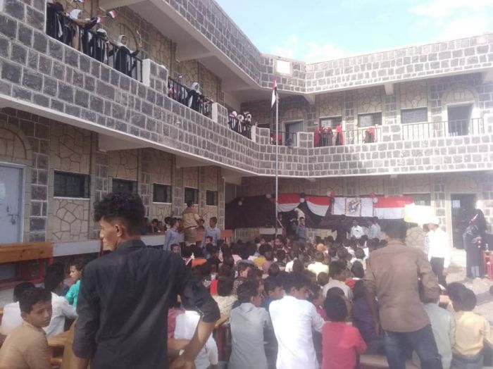تعز.. مدرسة اليرموك في موزع تحتفل بأعياد الثورات اليمنية