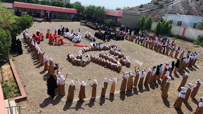 في أجواء أكتوبرية مفعمة بالفخر.. مدرسة الزهراء بموزع تكرم المتفوقات وتحتفي بروح الثورة