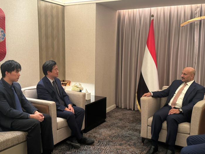 طارق صالح يؤكد حرص اليمن على تعزيز التعاون مع الصين في المجالات الاقتصادية والاستثمارية