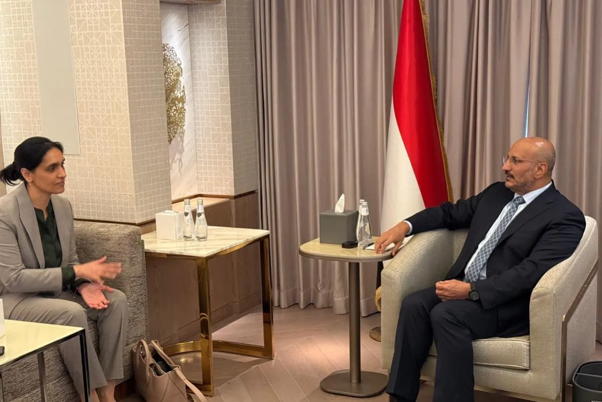 طارق صالح والسفيرة البريطانية يبحثان تهديدات إيران ويؤكدان دعم استقرار اليمن