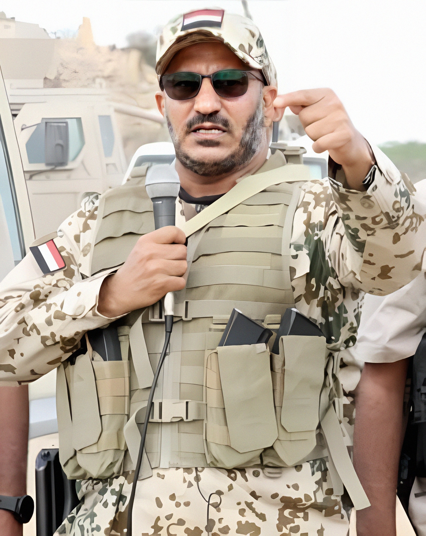 في ذكرى وفاة والده.. طارق صالح يتعهد بمواصلة خوض المعركة ضد مليشيات الحوثي والدفاع عن الجمهورية