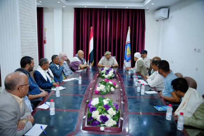 طارق صالح يترأس اجتماعاً موسعاً في تعز لمناقشة أزمة المياه وتسريع تنفيذ مشروع الشيخ زايد