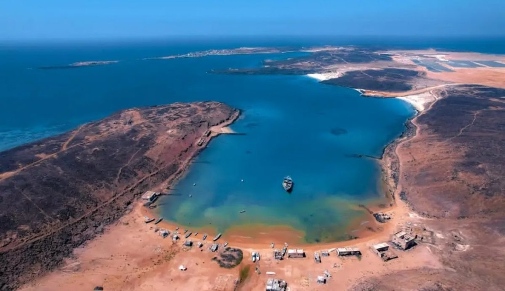 الأرصاد تحذر: حركة البحر المضطربة تستدعي الحيطة للصيادين ومرتادي البحر في الجنوب والغرب وباب المندب