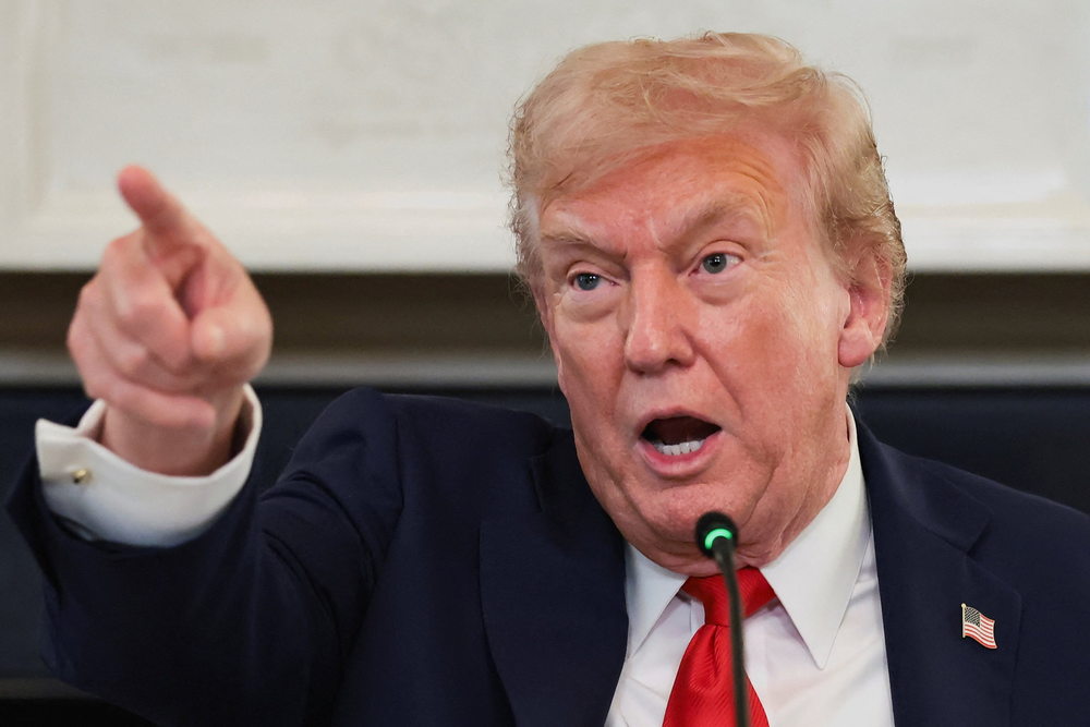 واشنطن تلوّح بالقوة.. NBC: ترمب يريد تحركًا عسكريًا حاسمًا ضد طهران