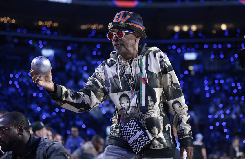 المخرج الأمريكي سبايك لي يلفت الأنظار بدعم غزة