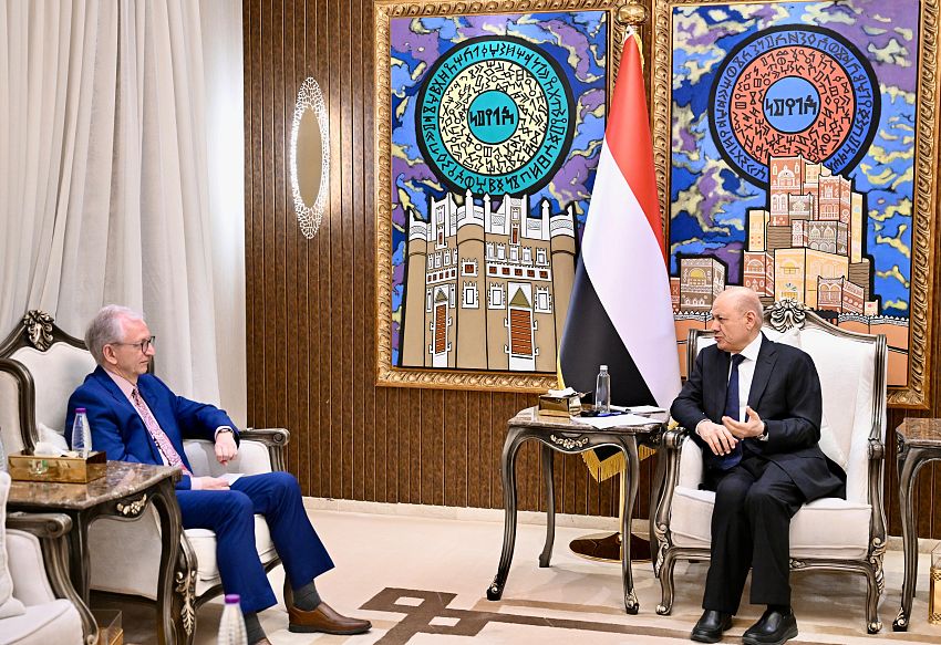 رئيس مجلس القيادة للسفير الألماني: تأمين الملاحة يبدأ بإنهاء نفوذ وكلاء إيران في اليمن