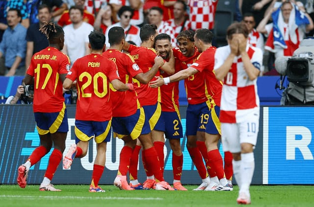 المنتخب الإسباني يحسم مواجهة القمّة أمام كرواتيا بثلاثية نظيفة
