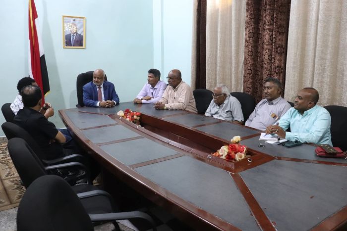 الحسن طاهر يبحث مع 