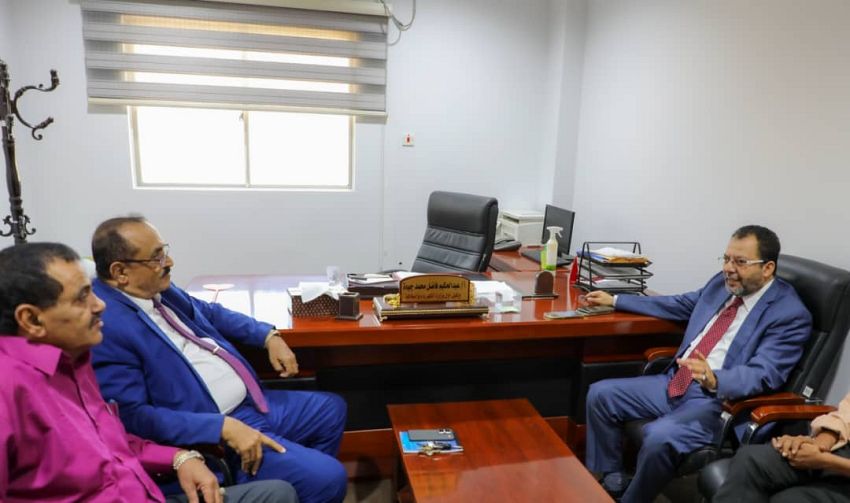 قرار حكومي بتنظيم الإيرادات.. بدء توريد إيرادات كهرباء لحج إلى البنك المركزي