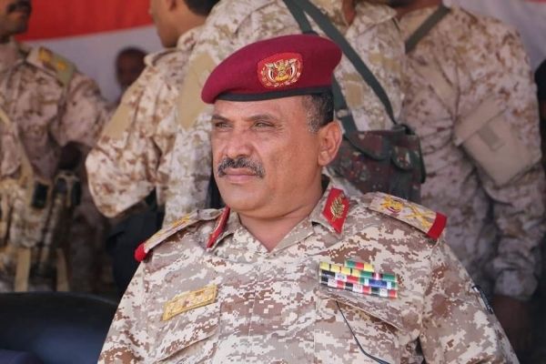 قائد محور تعز يحذر من الشر الذي تضمره  مبادرات سلام الحوثي