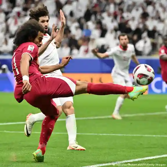 قطر حاملة اللقب أول المتأهلين إلى ثمن نهائي كأس آسيا