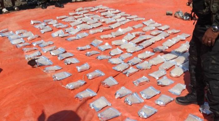 لحج.. القبض على 4 مهربين وضبط 600 ألف قرص كبتاجون في أكبر عملية بحرية