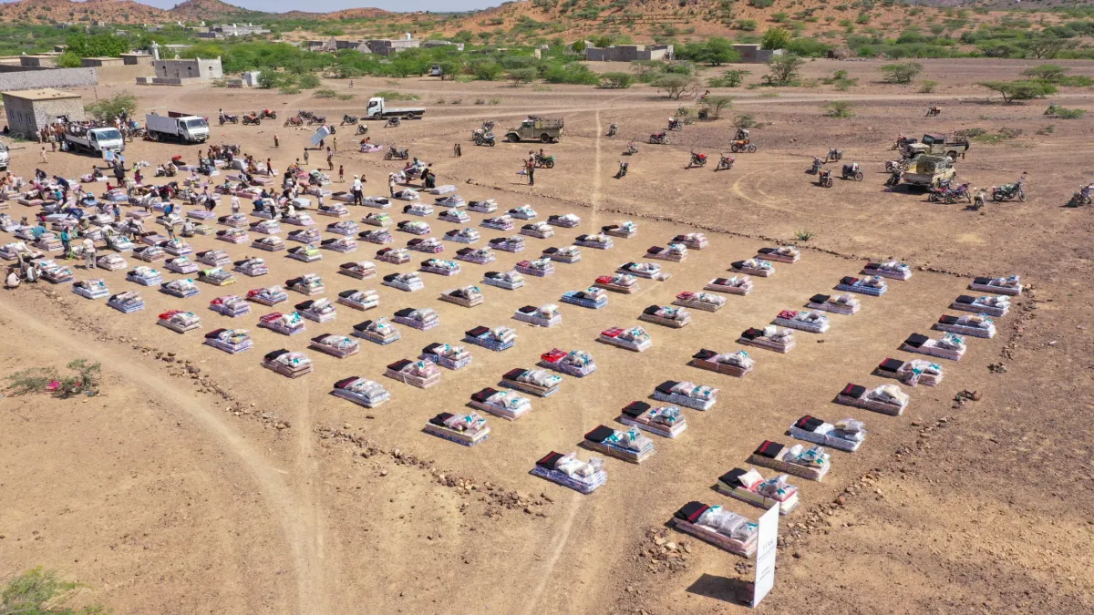 المقاومة الوطنية تطلق حملة مساعدات إنسانية للنازحين في تعز