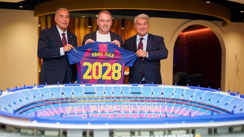 برشلونة يمدد عقد هانسي فليك حتى 2028 بعد نجاحات ملحوظة في الدوري