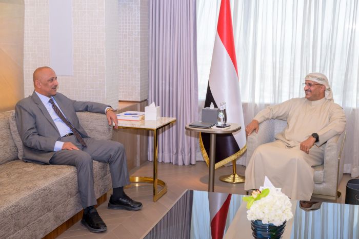 طارق صالح يناقش جاهزية خفر السواحل ويشدد على مضاعفة الجهود لتعزيز الأمن البحري