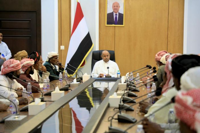 الخنبشي يبحث مع مشايخ المناهيل أوضاع المديريات الصحراوية بحضرموت