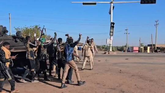 السودان.. الدعم السريع يسيطر على ود مدني والجيش يفتح تحقيقا في انسحاب قواته