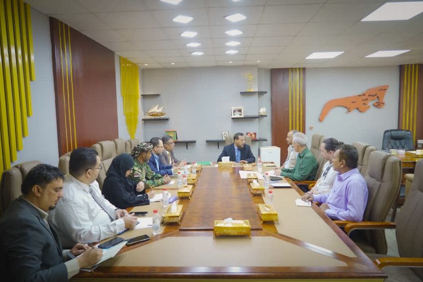 محافظ عدن يبحث تعزيز التعاون مع الأمم المتحدة في الأمن الغذائي وحماية البيئة