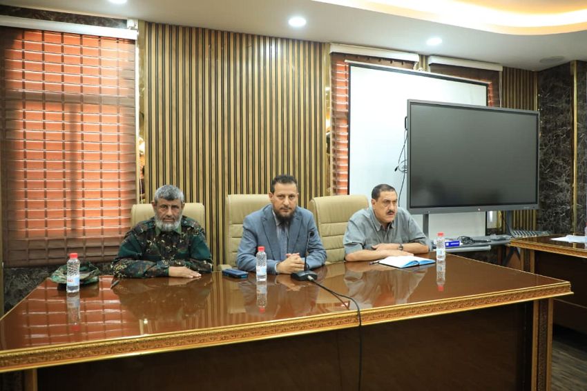 محافظ عدن يوجّه بتشديد الرقابة على البناء العشوائي وحماية أراضي الدولة