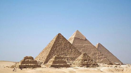 علماء يحلّون لغز بناء أهرامات مصر