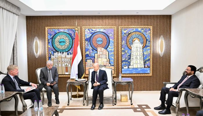 العليمي: لا سلام في اليمن دون إنهاء البنية العنصرية والعسكرية للحوثيين