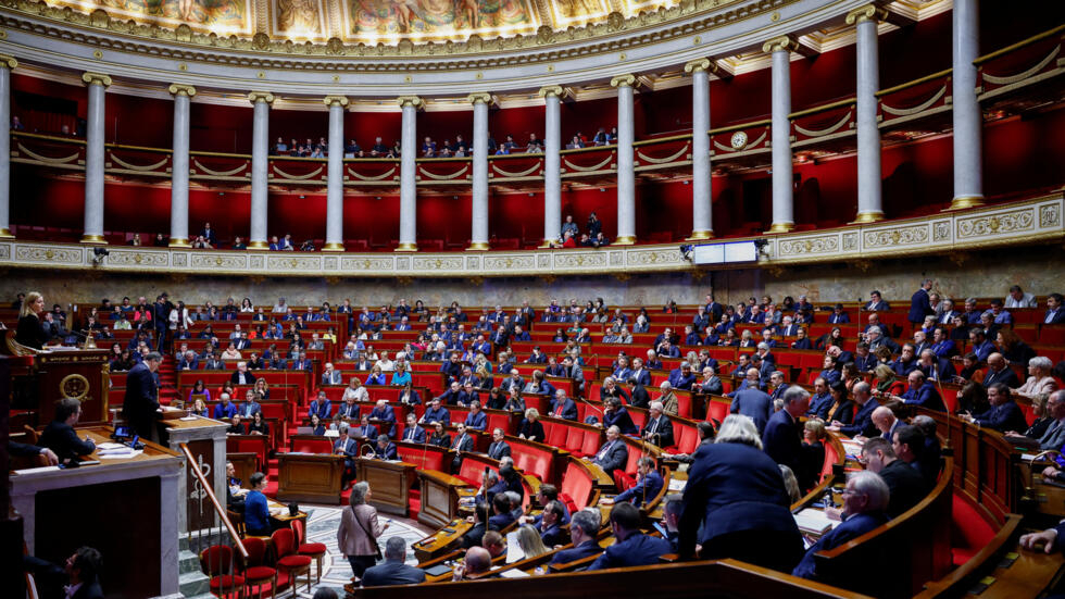 البرلمان الفرنسي يقر قانون طرد الأجانب