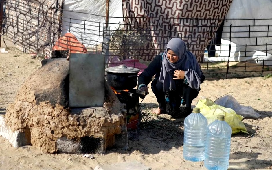 هُنا غزّة- وطن على أنقاض بيت شعر| على هذه الأرض.. ما يستحق الحياة 