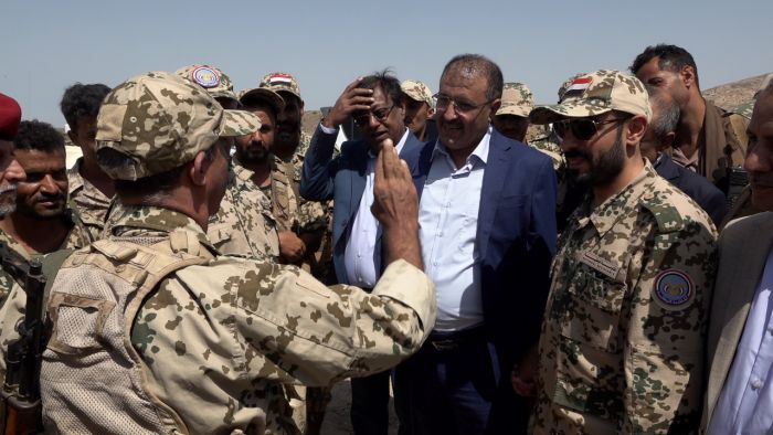 وفد برلماني يزور محور البرح ويثمن جاهزية المقاومة الوطنية بقيادة طارق صالح