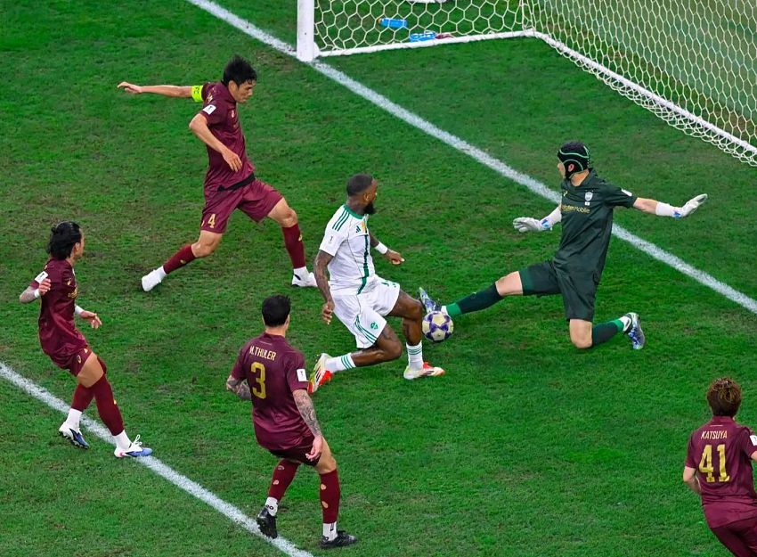 الأهلي السعودي يبلغ نهائي دوري أبطال آسيا للنخبة بعد إسقاط فيسيل كوبي