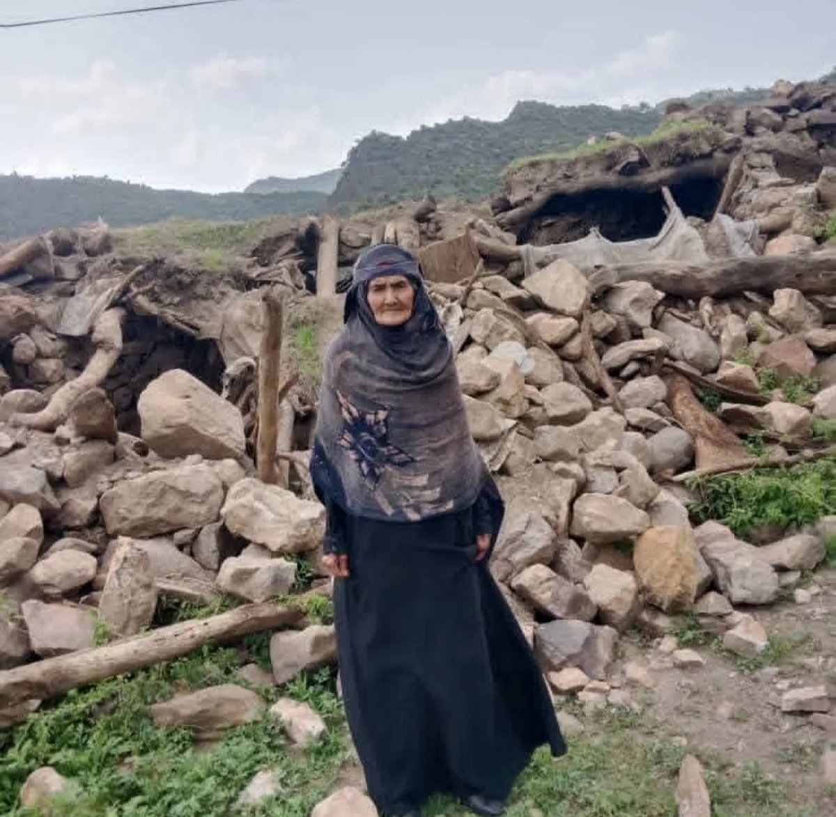 مليشيا الحوثي تهدم منزل امرأة مسنّة في إب وسط تنديد شعبي