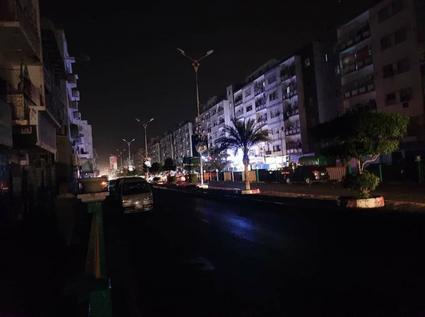 عدن.. انقطاع متكرر للتيار الكهربائي يزيد من معاناة السكان