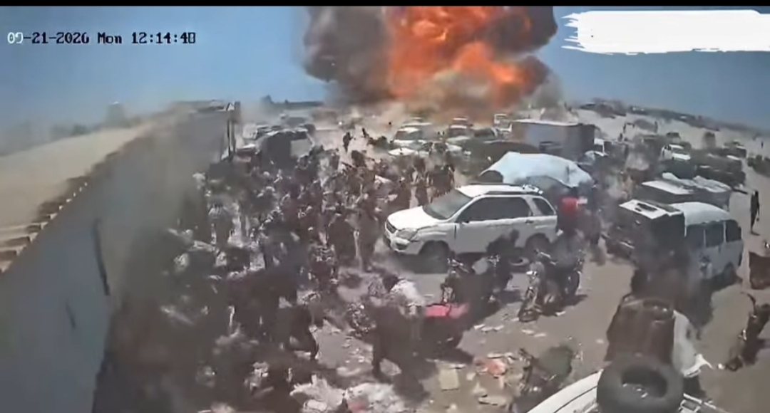 مليشيا الحوثي تستهدف سوقًا شعبيًا قرب باب المندب بصاروخ باليستي