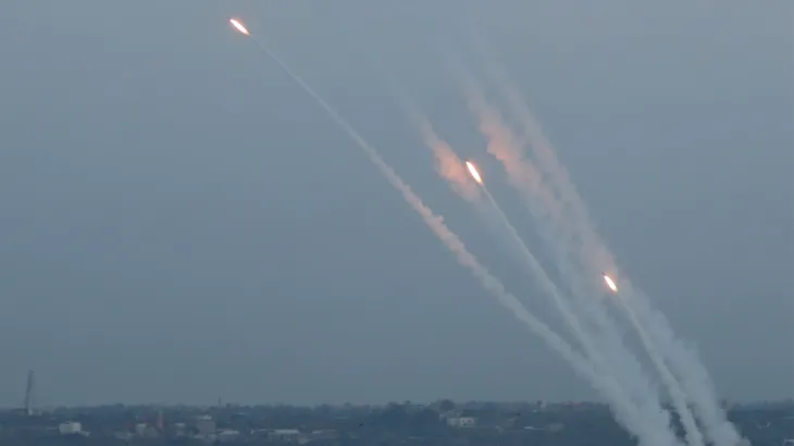 كتائب القسام تقصف تل أبيب برشقة صاروخية كبيرة وتكبد الاحتلال قتلى في غزة