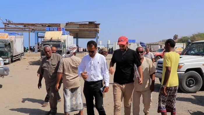 الصليب الأحمر يتفقد مركزًا سمكيًا في الخوخة ويعد بتطوير مرافقه
