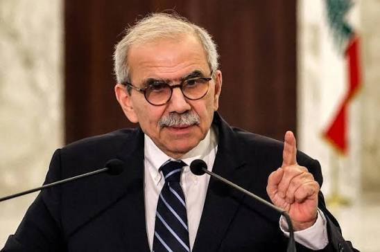 رئيس وزراء لبنان: حزب الله يجب أن يصبح حزباً سياسياً دون جناح مسلح