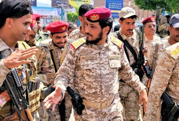 إصابة العميد عدنان رزيق واستشهاد اثنين من مرافقيه في كمين حوثي غادر بتعز