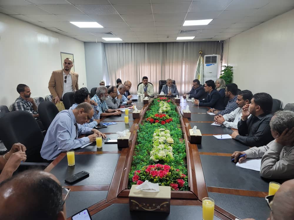 بناءً على توجه وزارة الصحة.. اجتماع تنسيقي في مطار عدن يضم عدّة جهات