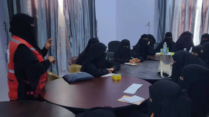 الهلال الأحمر اليمني يختتم دورة متخصصة في الإسعافات الأولية لتعزيز قدرات الشباب