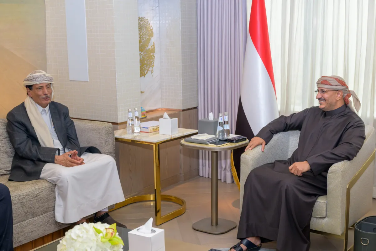 طارق صالح يبحث في الرياض أوضاع المهرة والتحديات الأمنية