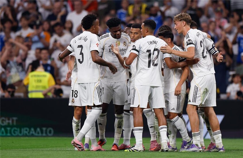 ألكسندر أرنولد: علاقة متوترة مع ريال مدريد تقترب من نهايتها