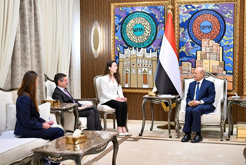 العليمي يبحث مع السفير الأميركي تعزيز التعاون ومواجهة التهديدات المشتركة