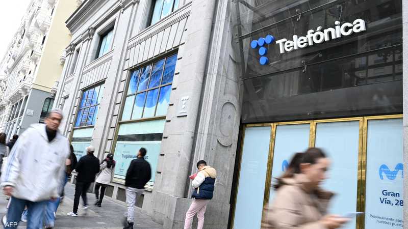 تليفونيكا الإسبانية تعلن عن تضاعف خسائرها في الربع الرابع رغم نمو الإيرادات